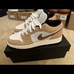 Air Jordan 1 Low SE (GS) Brown Elephant Size 6.5Y/ Women’s size 8-8.5